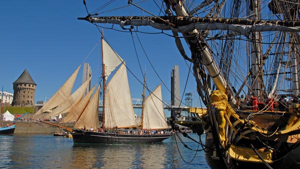 Bessie Ellen im Marinehafen Brest