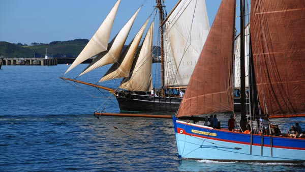 French and English sailing ships