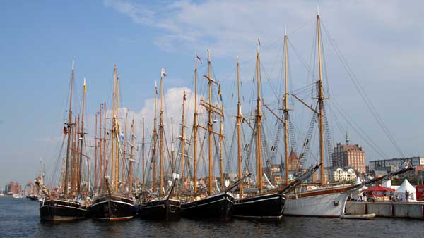 Segelschiffe im Stadthafen Rostock