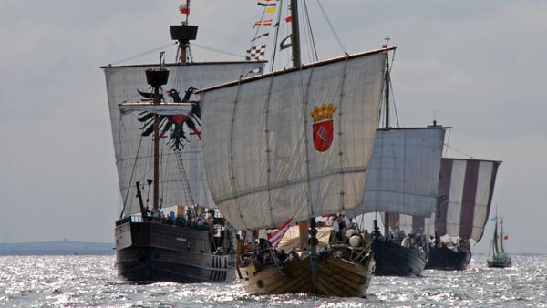 Parade of Hanseatic cogs at the festival 2006