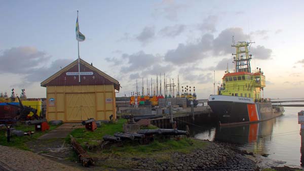 Reddingbootschuur en clubhuis duikteam Ecuador