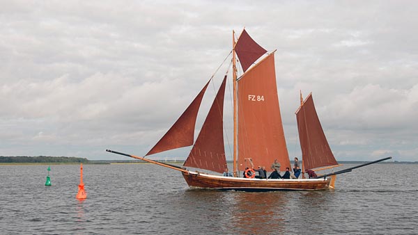 Zeesboot mit Zeesbäumen