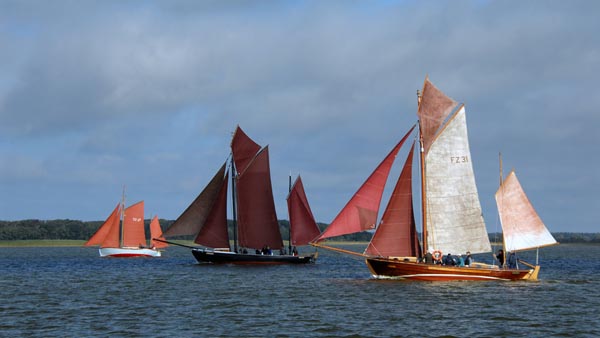 Zeesenboote auf Regattakurs