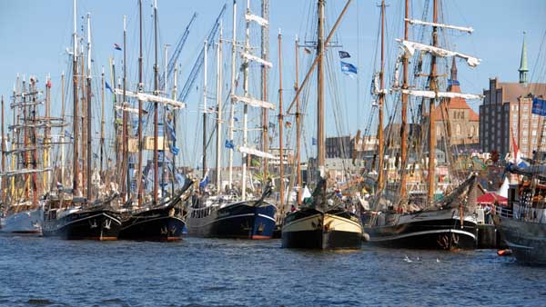 Sailing ships on the quays