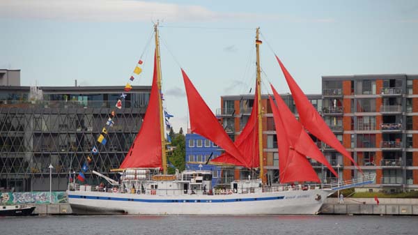 Schooner Yunyj Baltiets