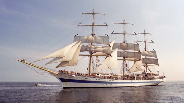 Fully-rigged ship Mir