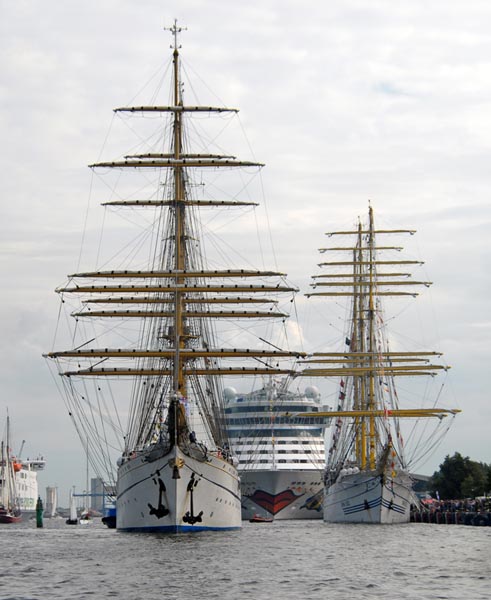 "Gorch Fock 2", "AIDAdiva" and KRI "Bima Suci"