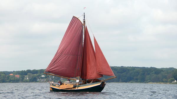Zeeschouw "Likedeeler" bei der Rumregatta 2025