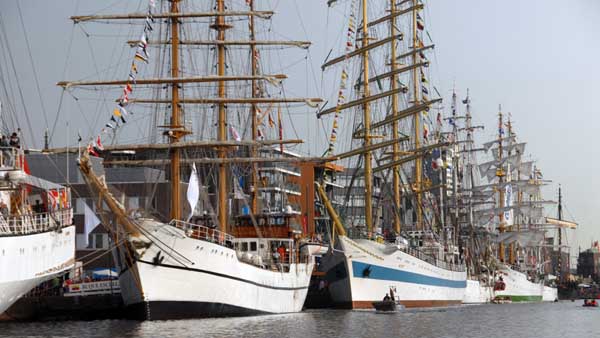 Sail training ships in the Neuer Hafen