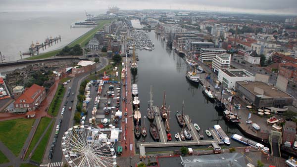Blick von ganz oben auf die Maritimen Tage 2021 Bremerhaven