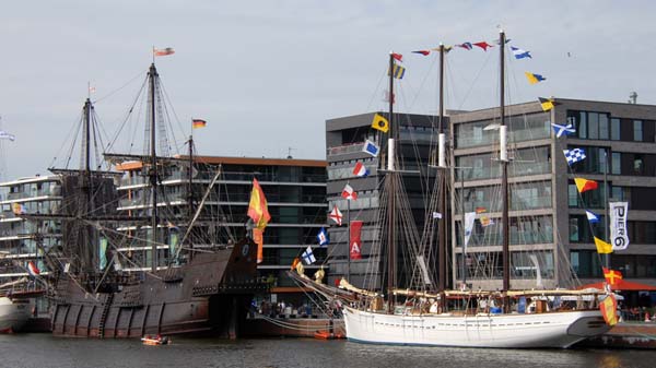 El Galeón and Pascual Flores