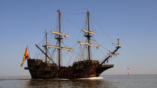 Galleon El Galeón at the Sail-In parade for SAiL 2025
