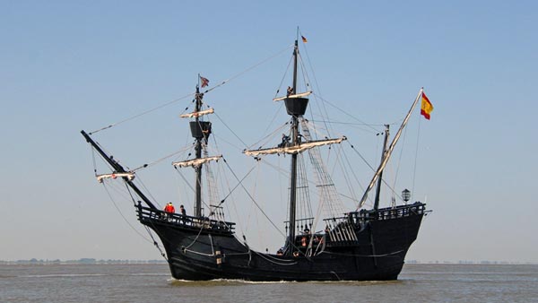 Nao Victoria when entering the SAiL 2025 on the Weser