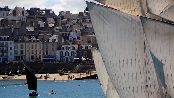 Sailing ships are attractions!