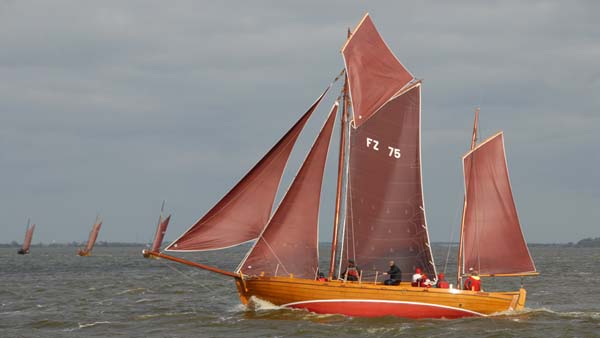 Zeesenboots tacking at a buoy