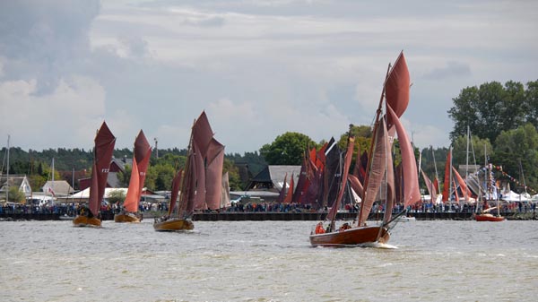 Sailing to the start