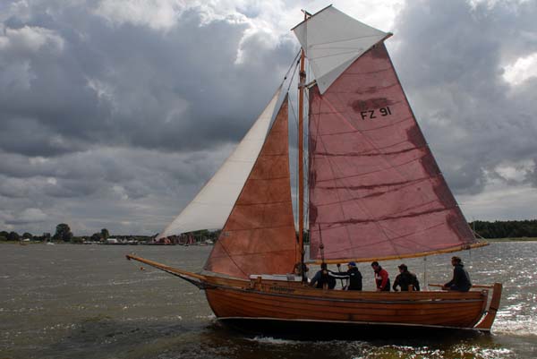 Slupgetakeltes Zeesboot